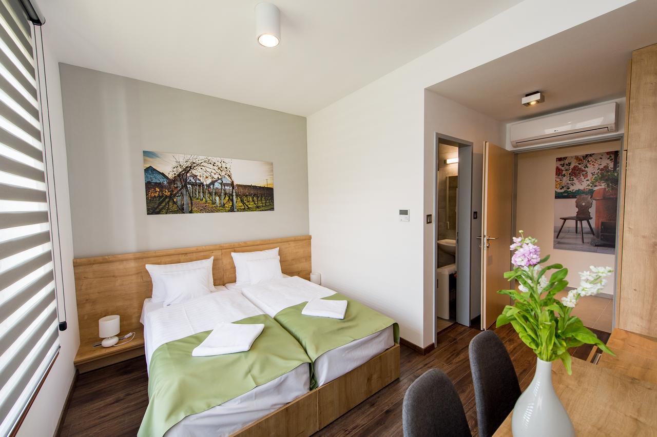 Pilvax Hotel Superior Kalocsa Bagian luar foto