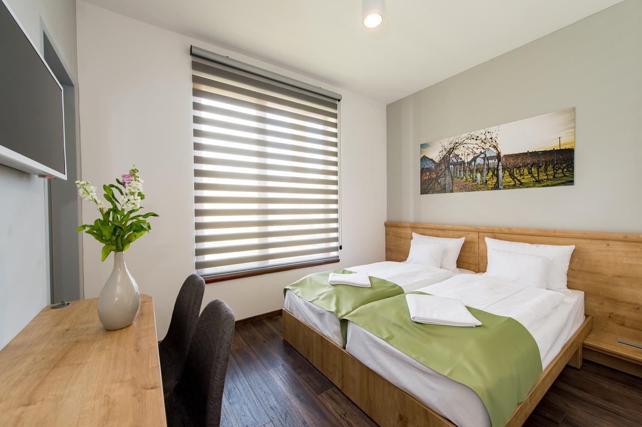 Pilvax Hotel Superior Kalocsa Bagian luar foto