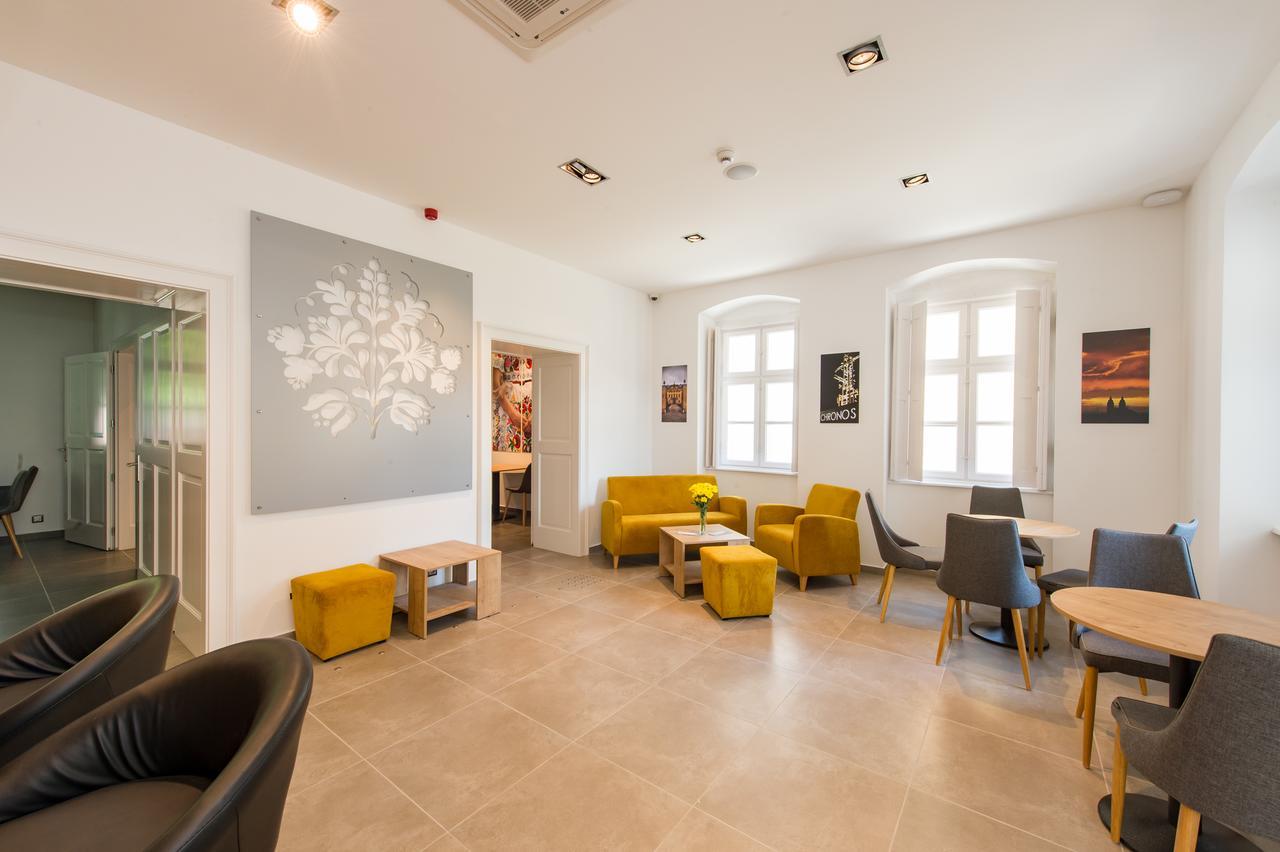 Pilvax Hotel Superior Kalocsa Bagian luar foto