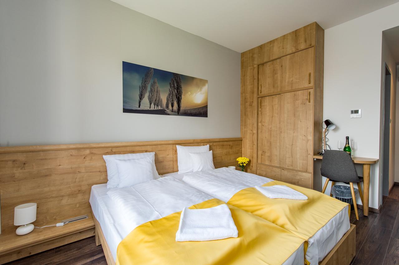 Pilvax Hotel Superior Kalocsa Bagian luar foto