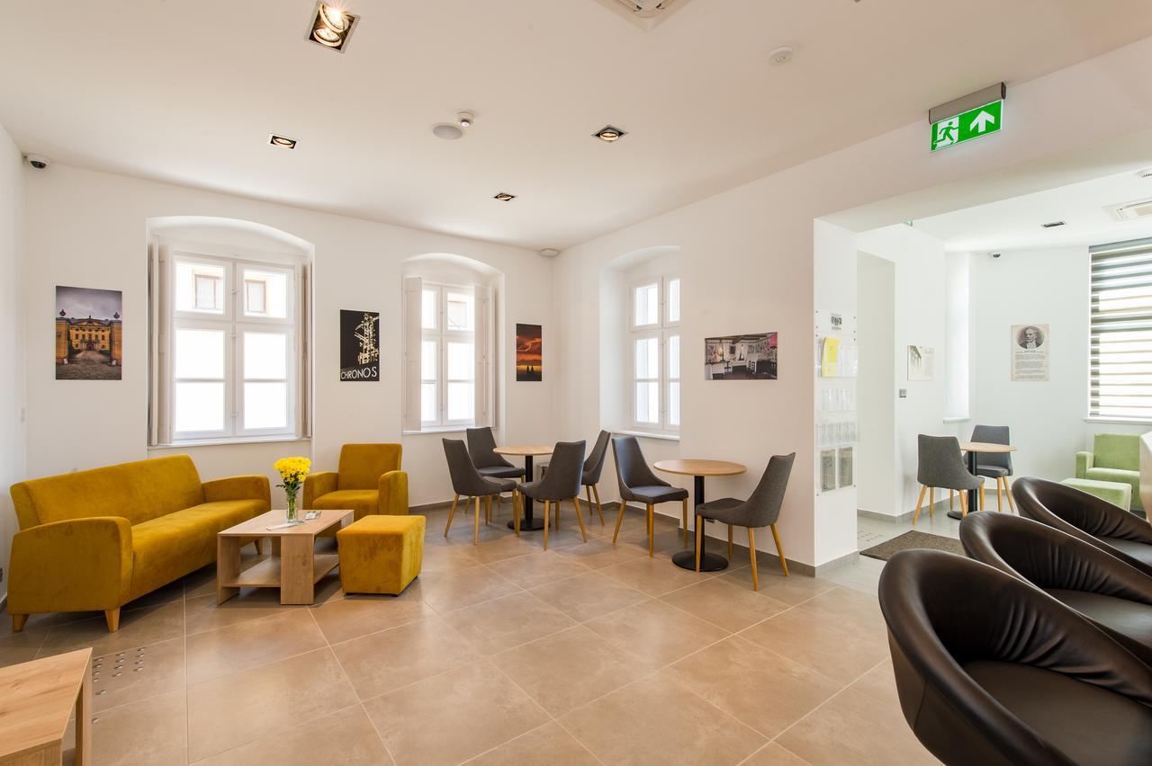 Pilvax Hotel Superior Kalocsa Bagian luar foto