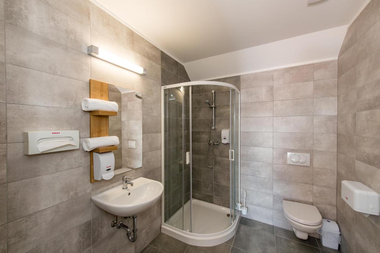 Pilvax Hotel Superior Kalocsa Bagian luar foto